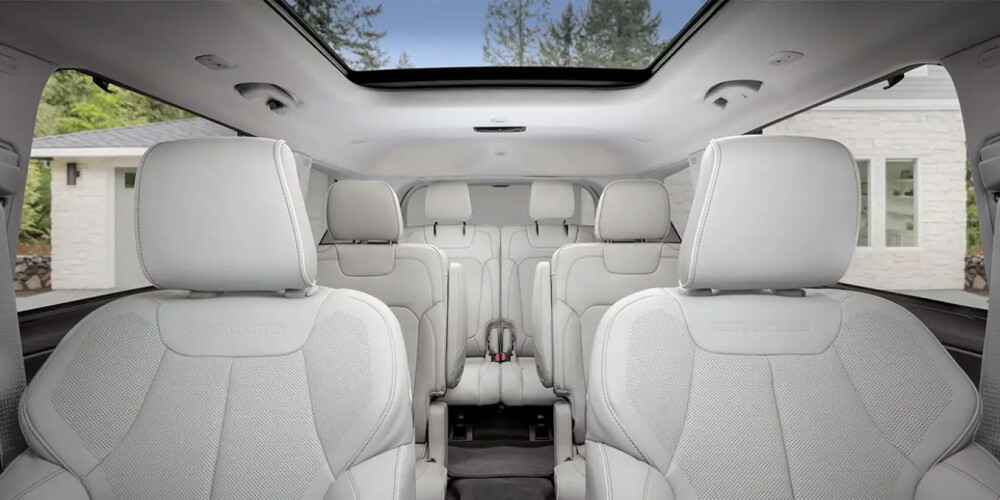 2026 Jeep Grand Cherokee L - Spacious 3-Row SUV for Families in Beaver Dam, WI