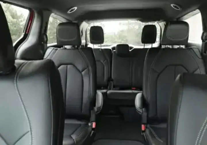 2025 Chrysler Voyager 3