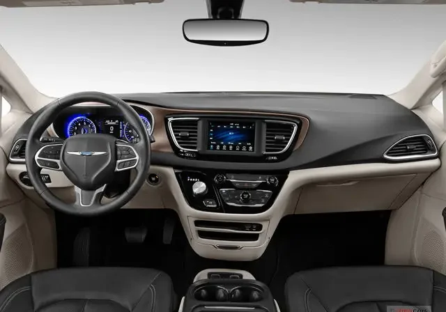 2025 Chrysler Voyager 4