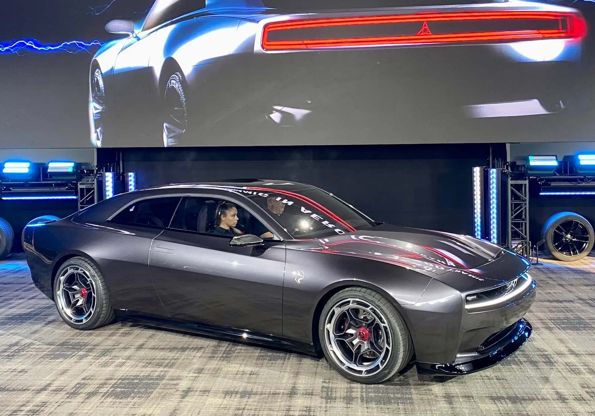 2025 Dodge Daytona 4